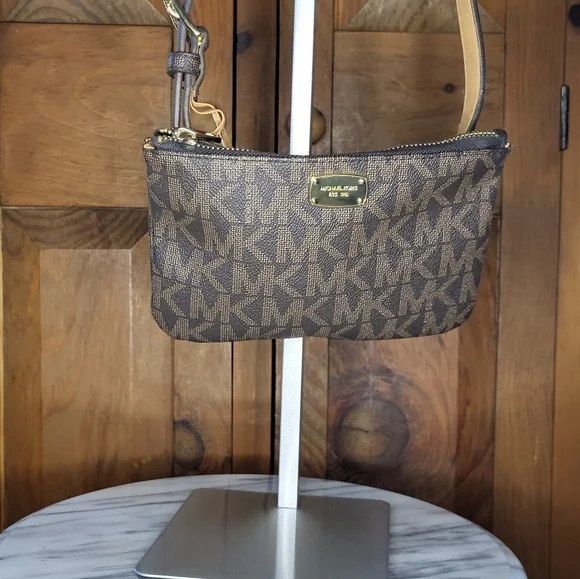 Michael Kors Belt Bag - Picture 4 of 13